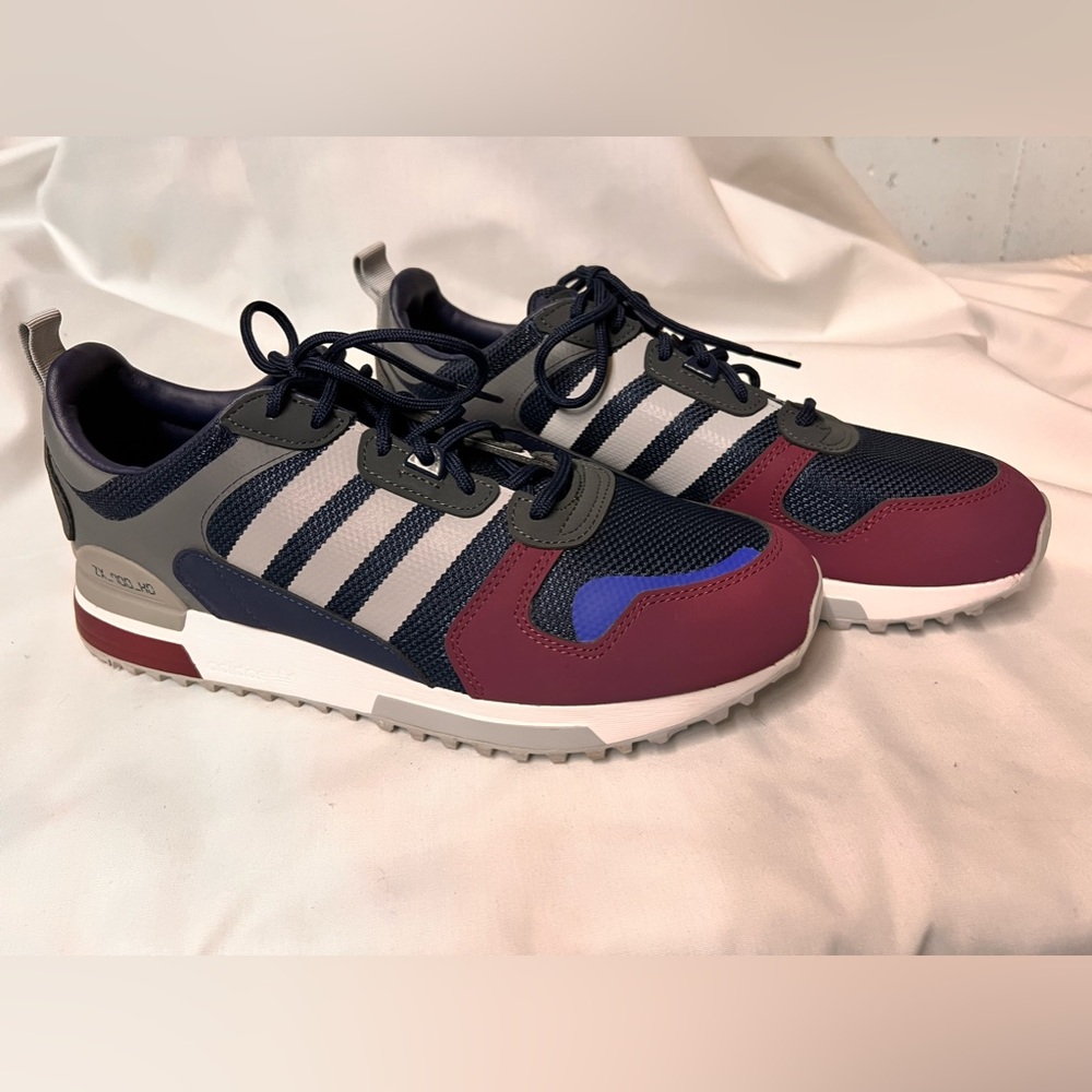 Men’s Adidas Sneaker, size 11. - Picture 8 of 14